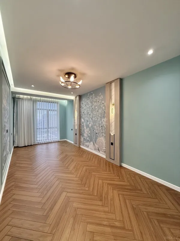 Satılır 4 otaqlı mənzil 140 m²