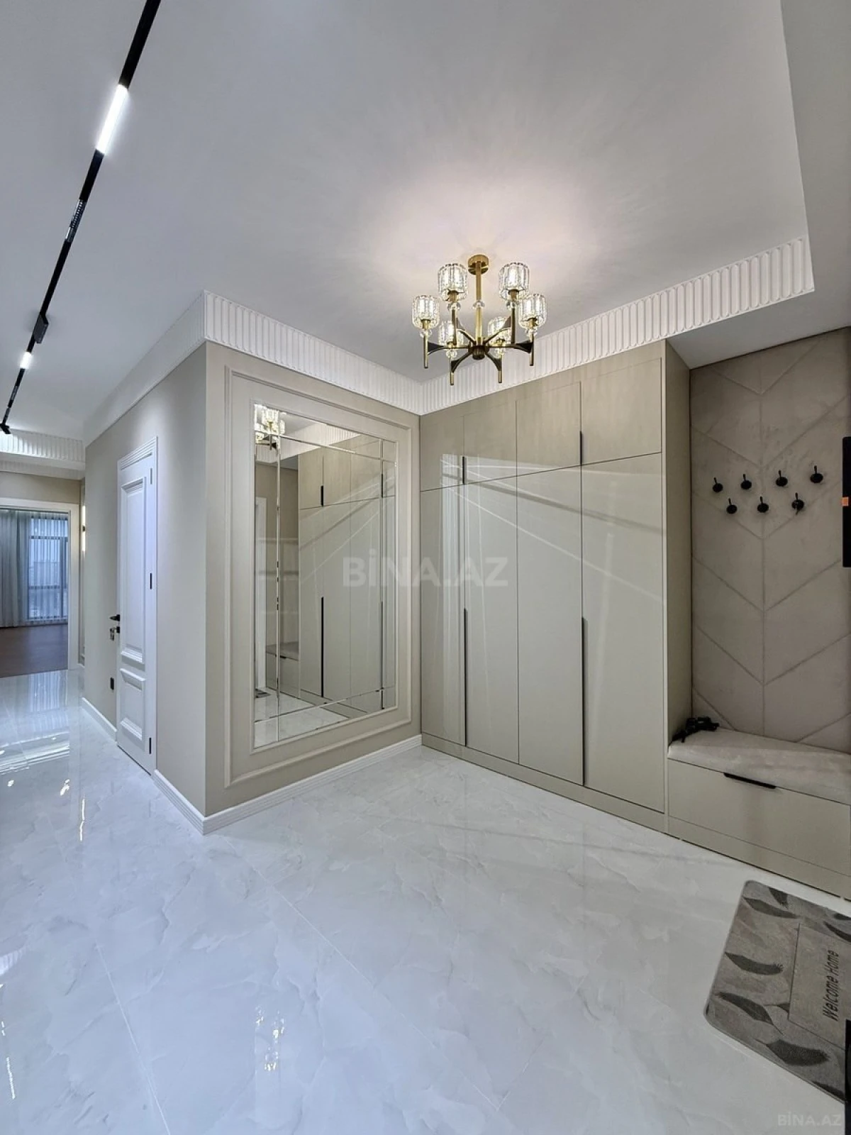 Satılır 4 otaqlı mənzil 140 m²