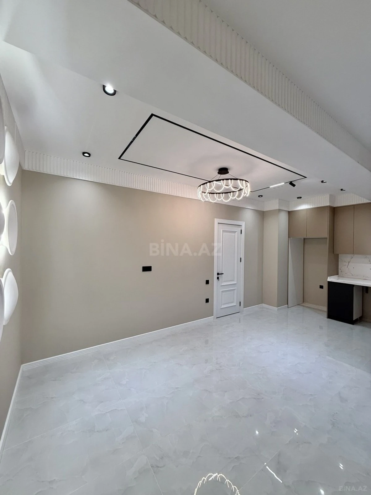 Satılır 4 otaqlı mənzil 140 m²