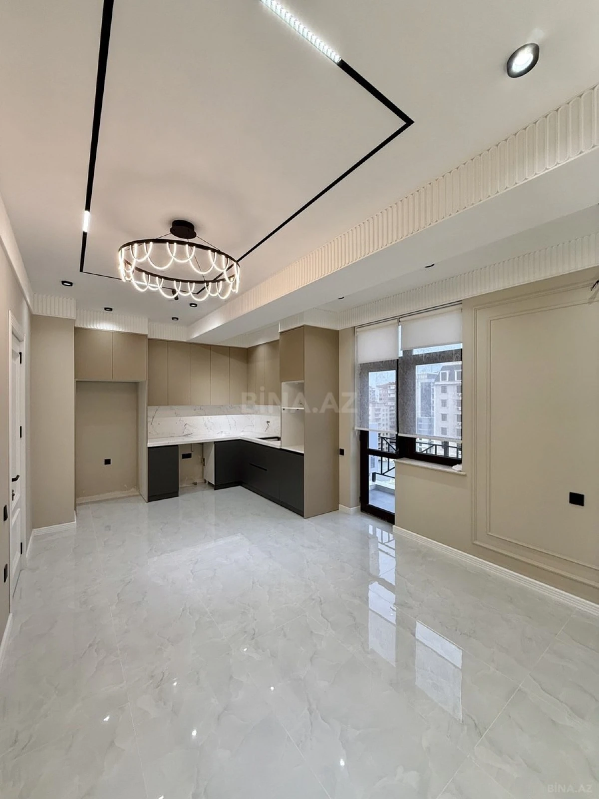 Satılır 4 otaqlı mənzil 140 m²