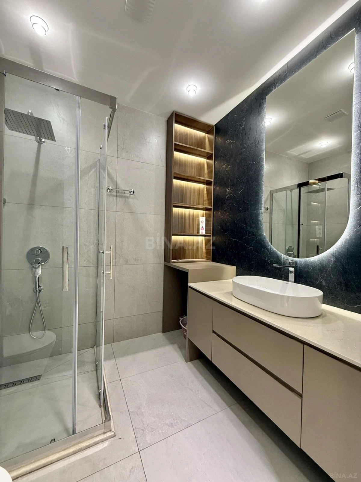 Satılır 4 otaqlı mənzil 140 m²