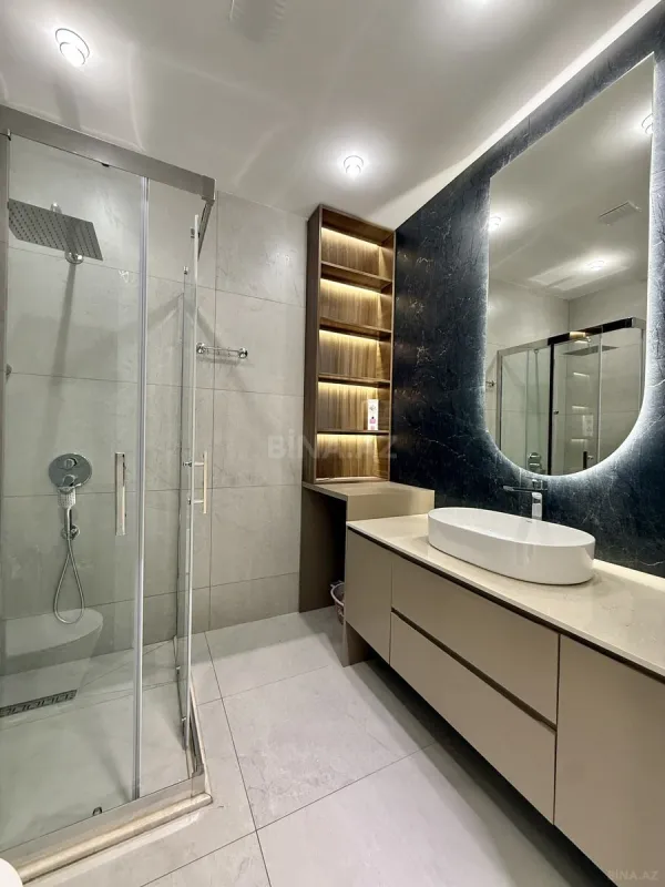 Satılır 4 otaqlı mənzil 140 m²