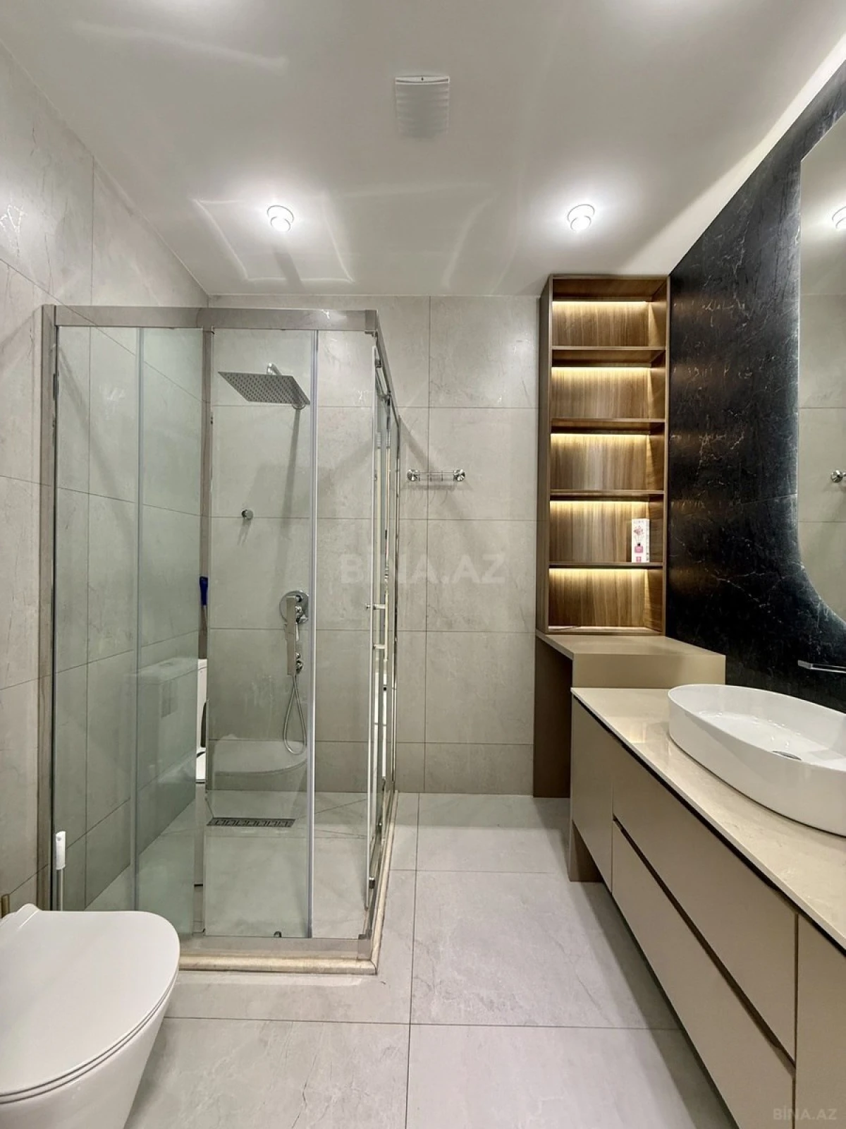 Satılır 4 otaqlı mənzil 140 m²