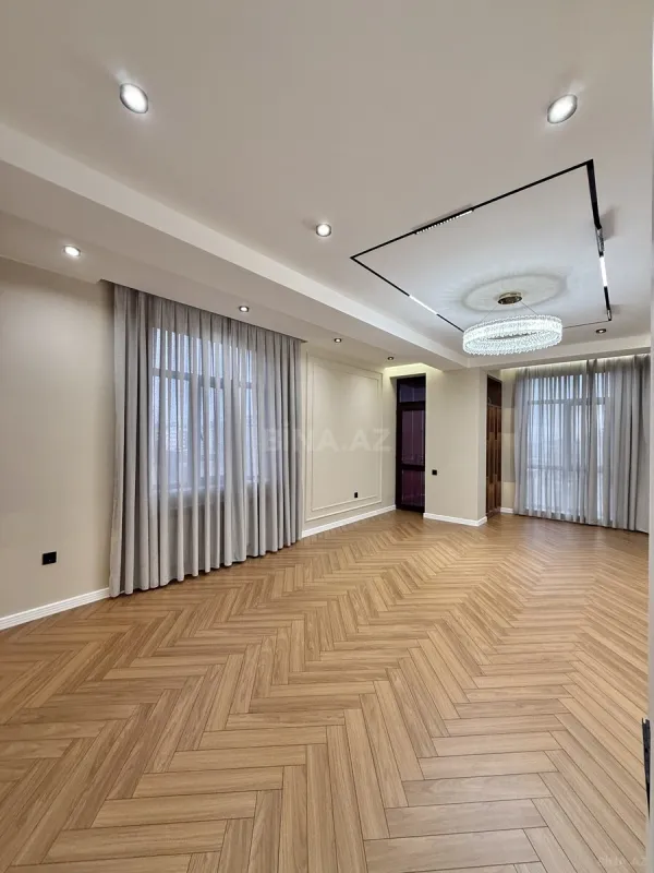 Satılır 4 otaqlı mənzil 140 m²