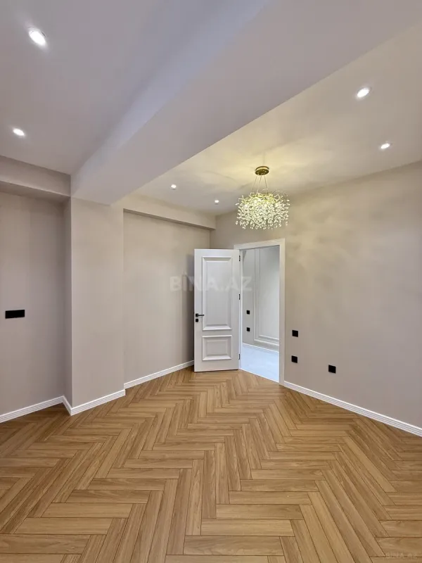 Satılır 4 otaqlı mənzil 140 m²