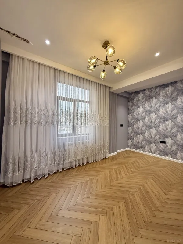 Satılır 4 otaqlı mənzil 140 m²