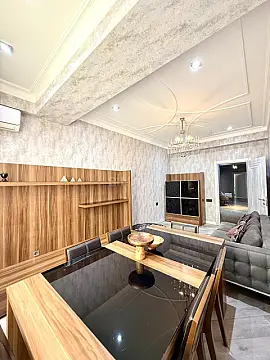 Satılır 4 otaqlı mənzil 145 m²