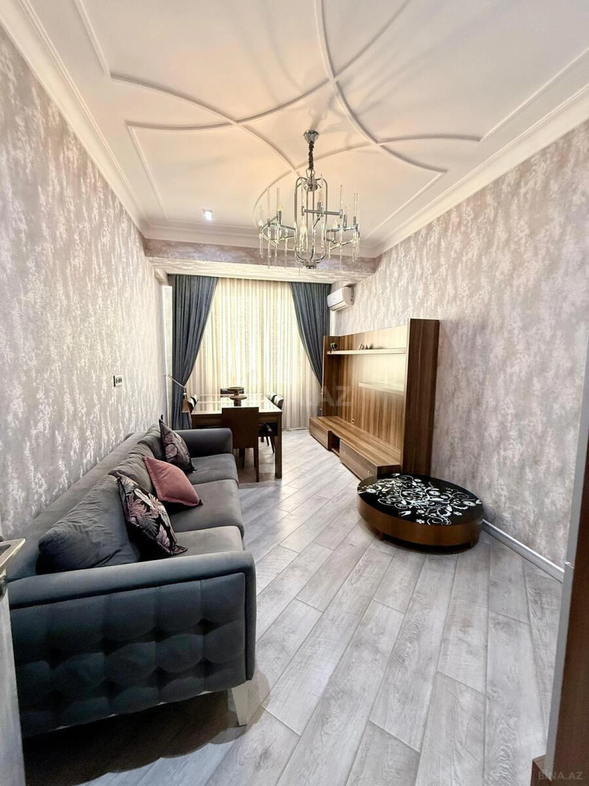 Satılır 4 otaqlı mənzil 145 m²