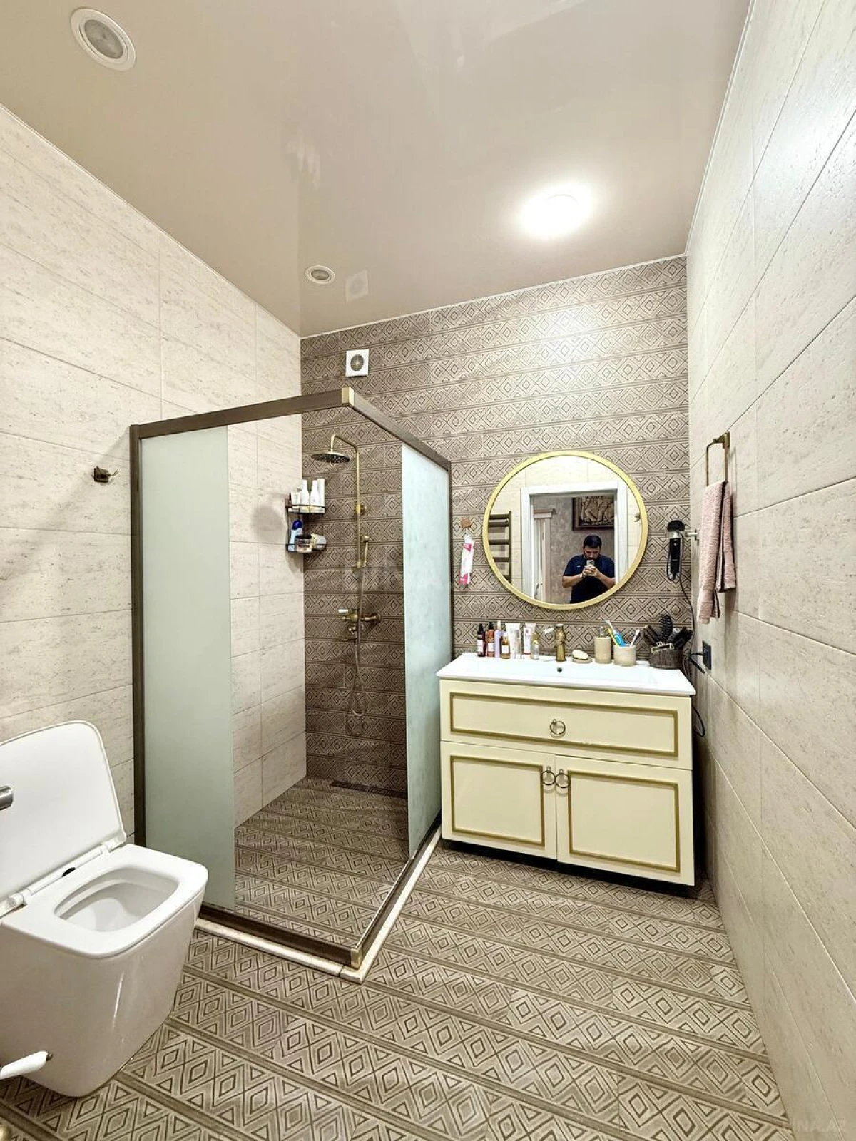 Satılır 4 otaqlı mənzil 145 m²