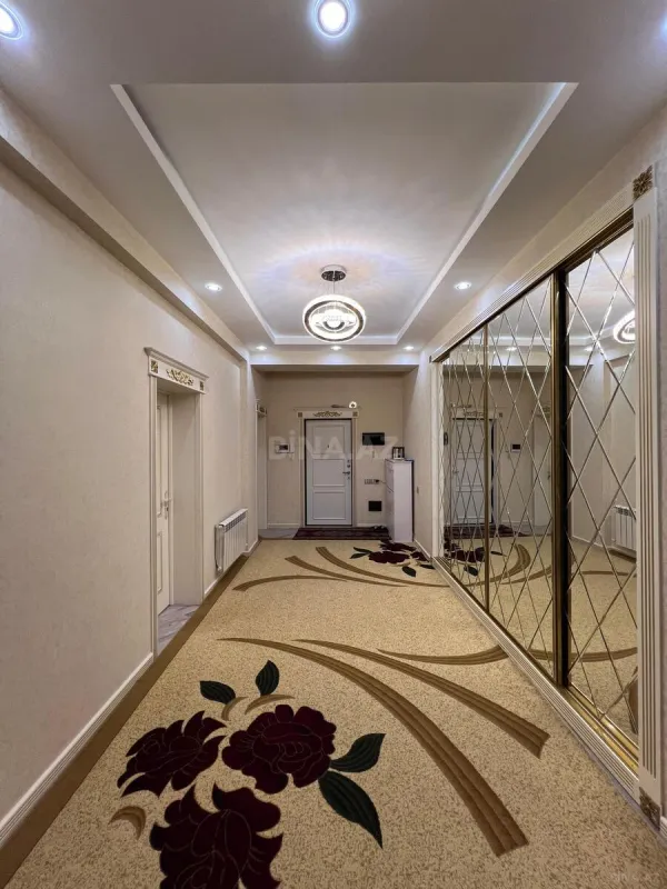 Satılır 3 otaqlı mənzil 140 m²