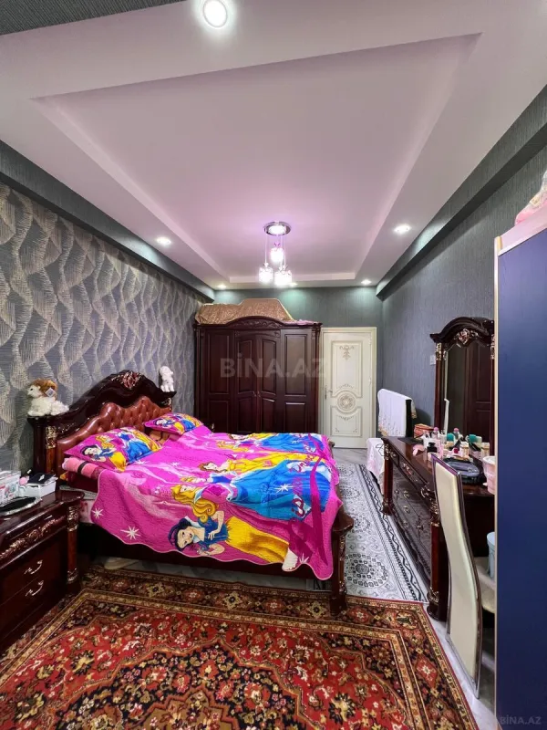 Satılır 3 otaqlı mənzil 140 m²
