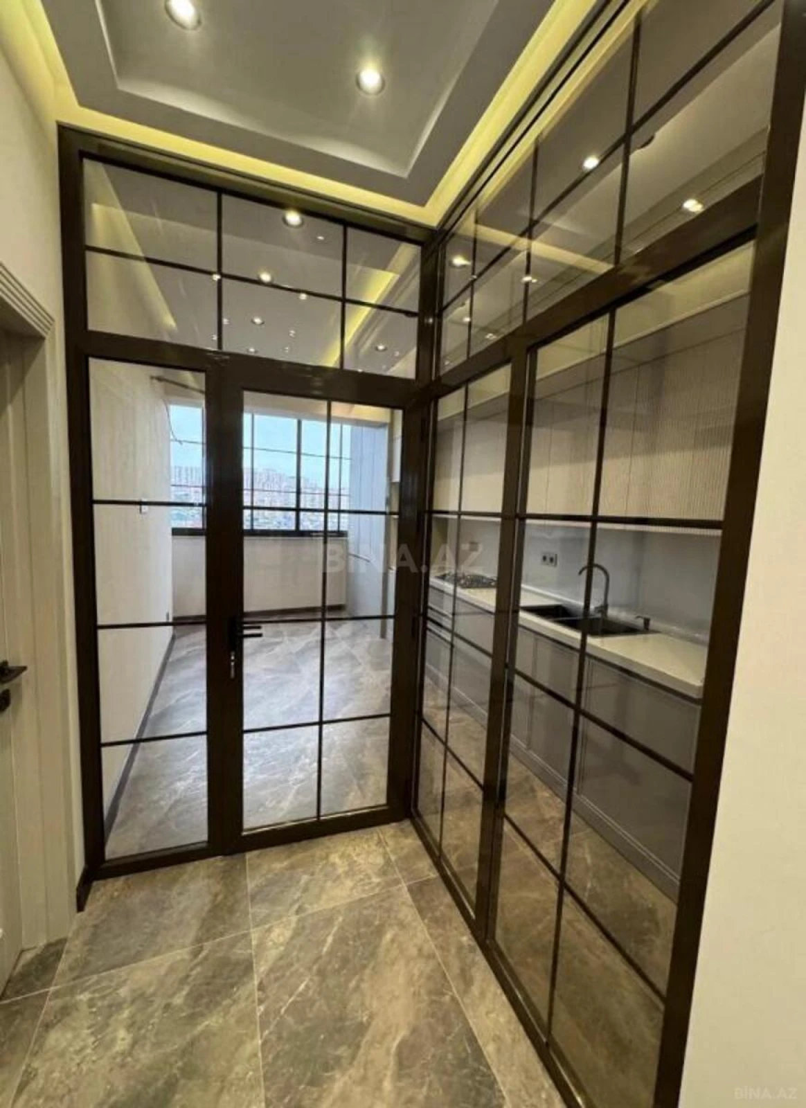Satılır 3 otaqlı mənzil 135 m²