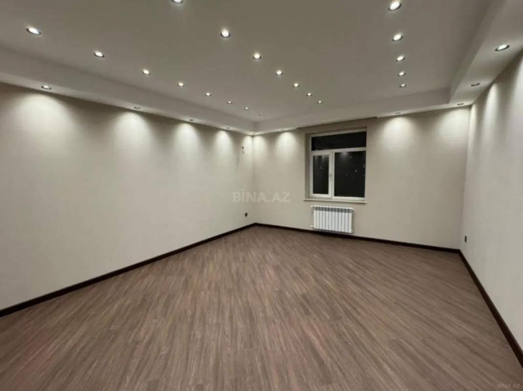 Satılır 3 otaqlı mənzil 135 m²