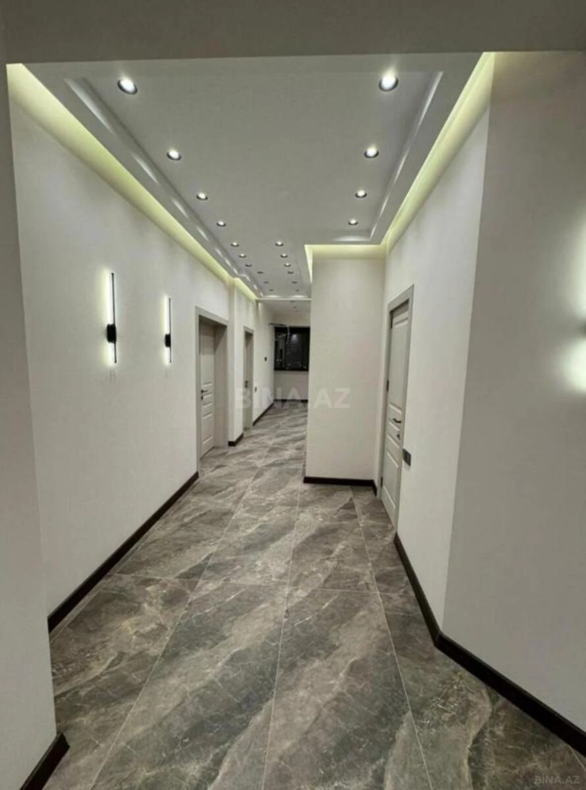Satılır 3 otaqlı mənzil 135 m²