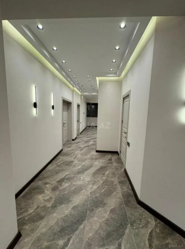 Satılır 3 otaqlı mənzil 135 m²