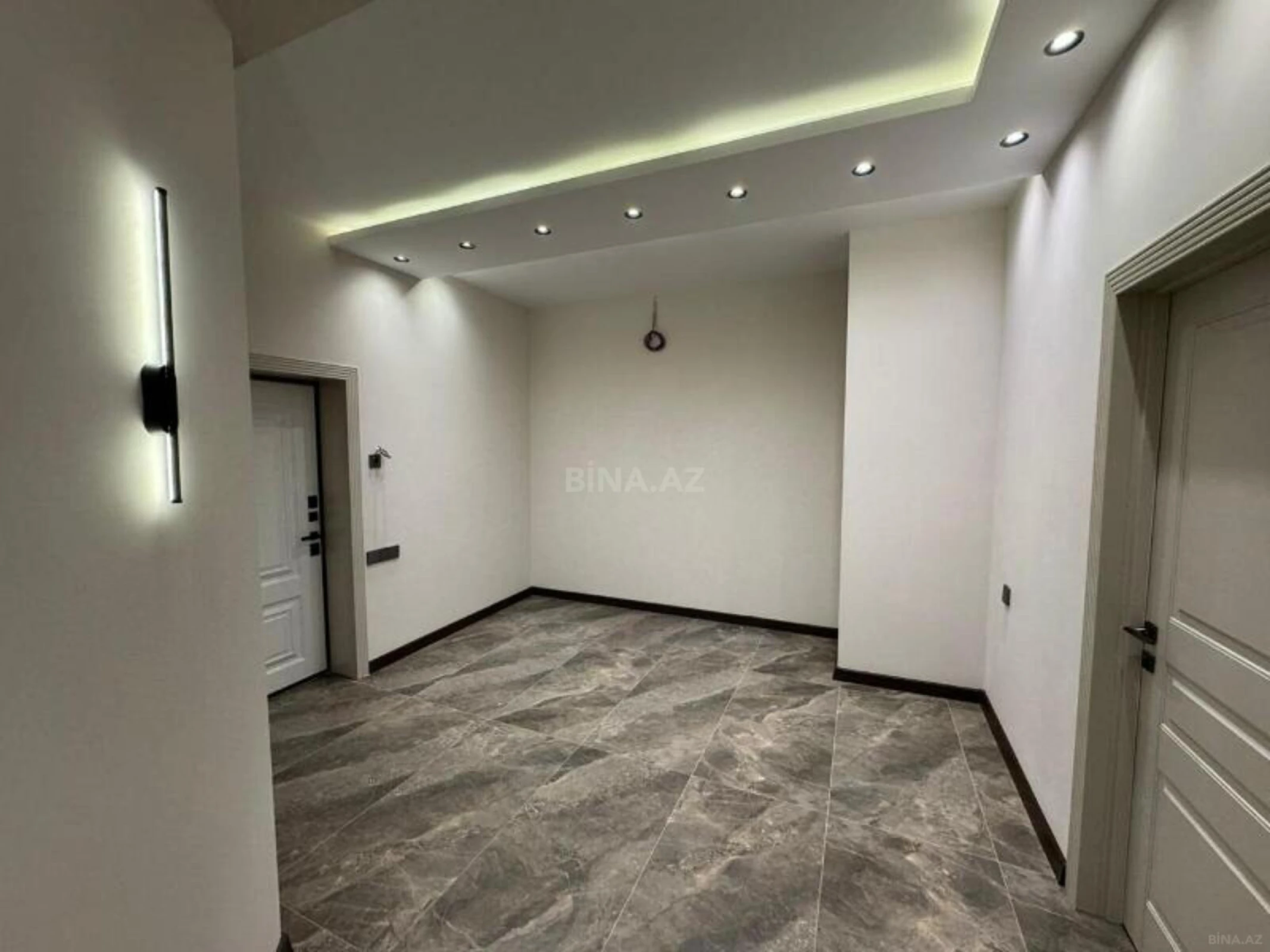 Satılır 3 otaqlı mənzil 135 m²