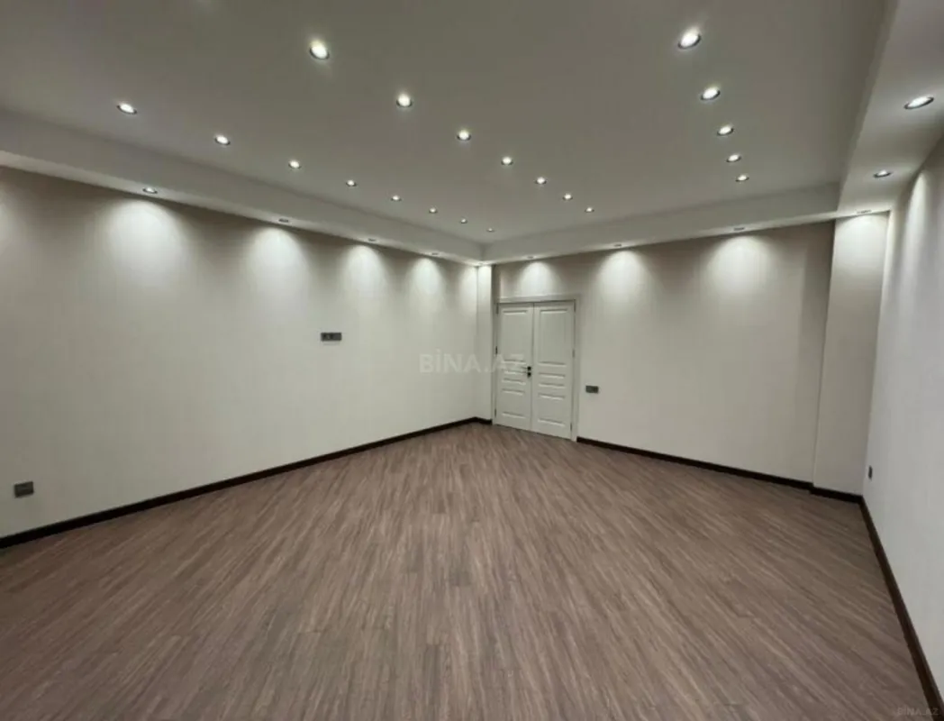 Satılır 3 otaqlı mənzil 135 m²