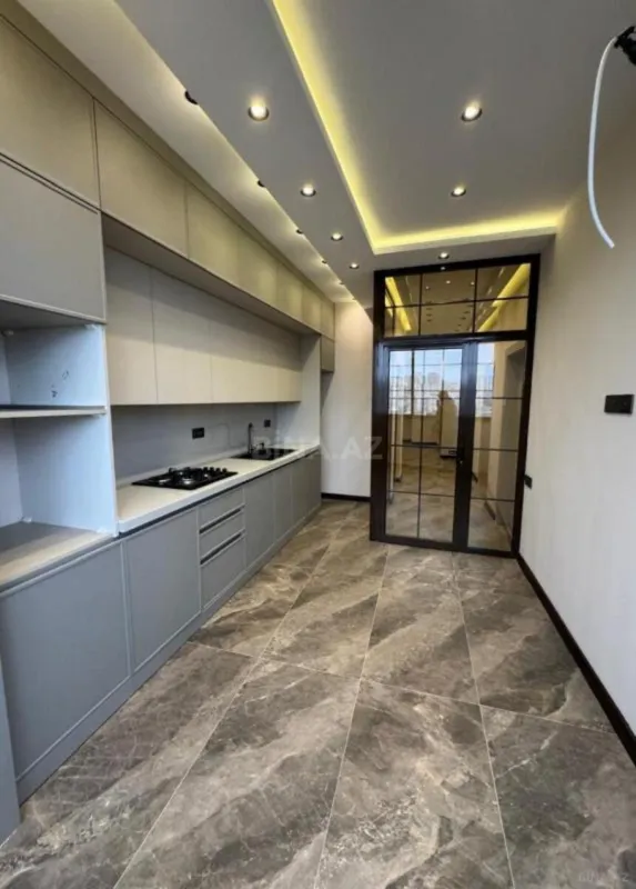 Satılır 3 otaqlı mənzil 135 m²