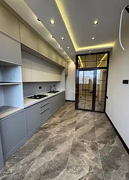 Satılır 3 otaqlı mənzil 135 m²