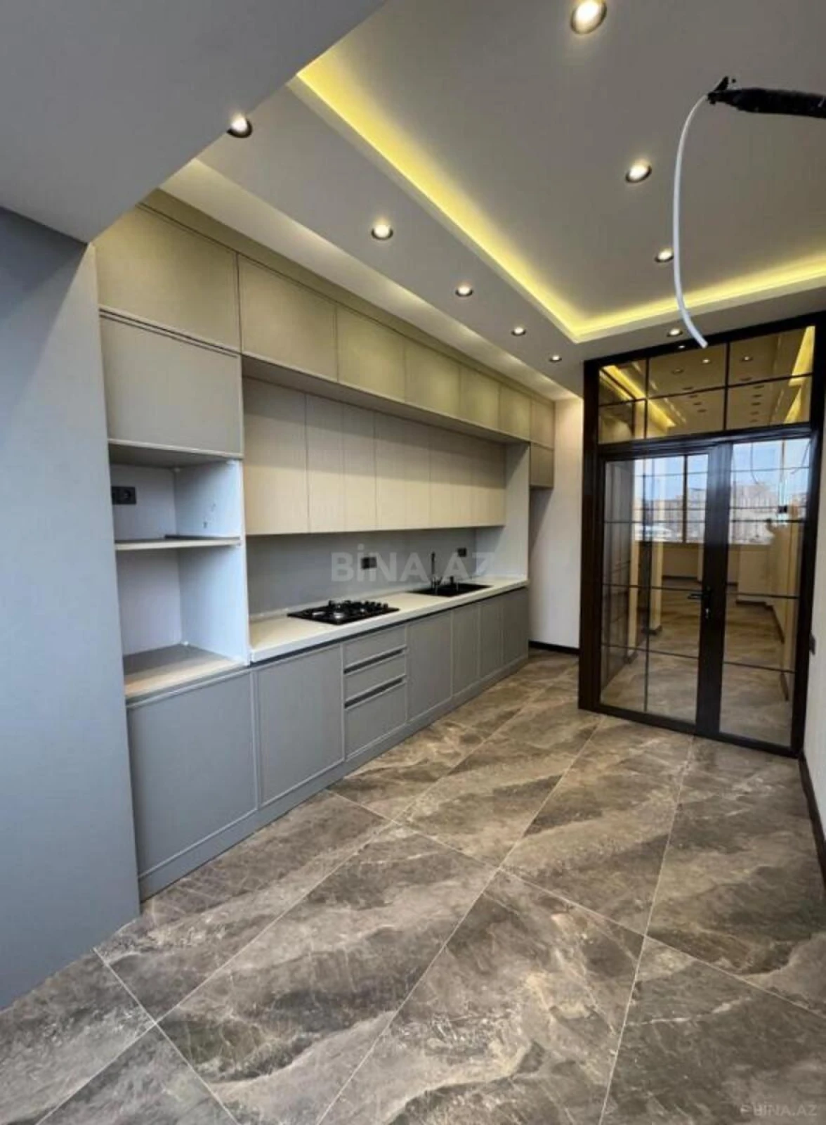 Satılır 3 otaqlı mənzil 135 m²