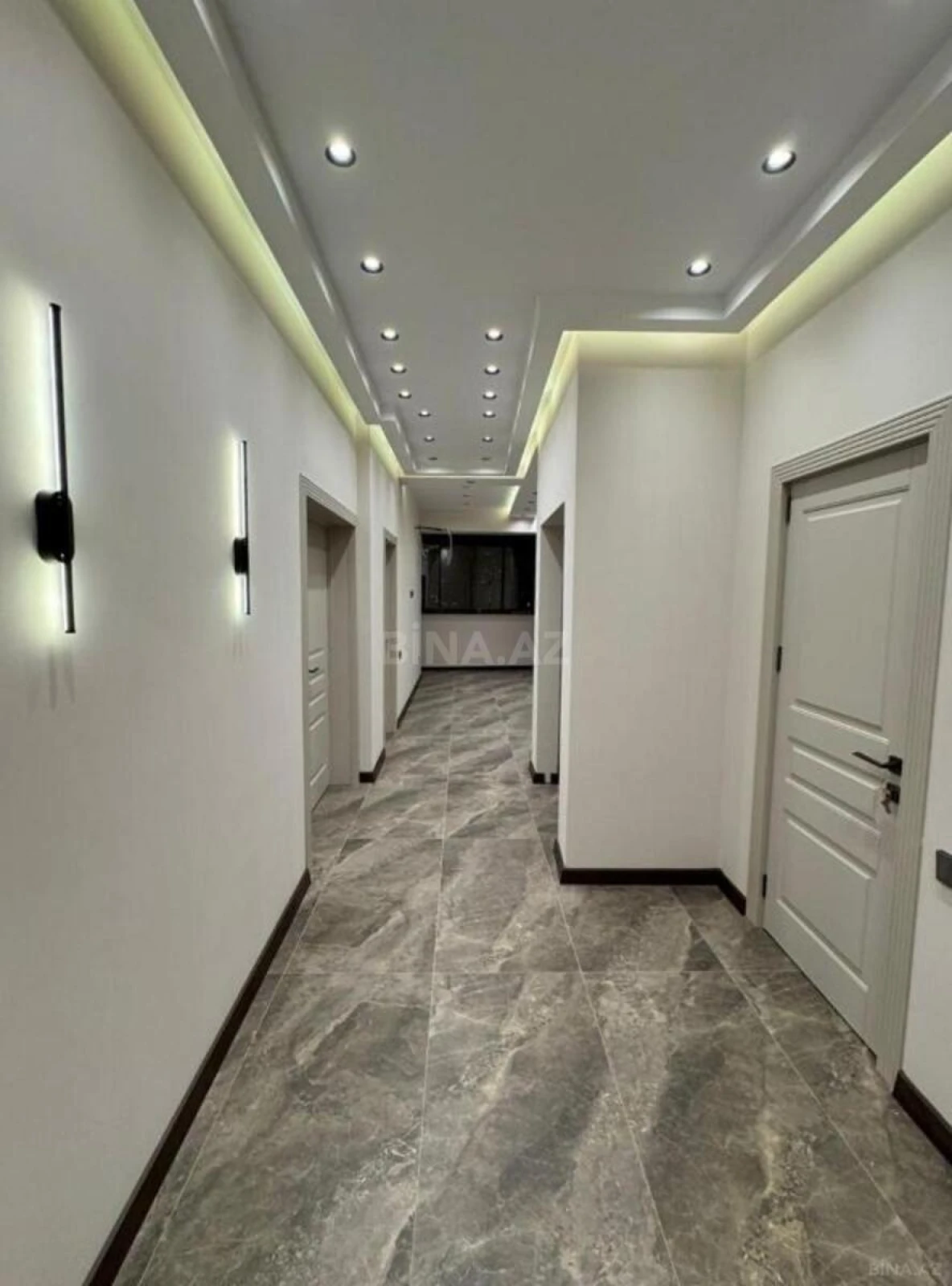 Satılır 3 otaqlı mənzil 135 m²