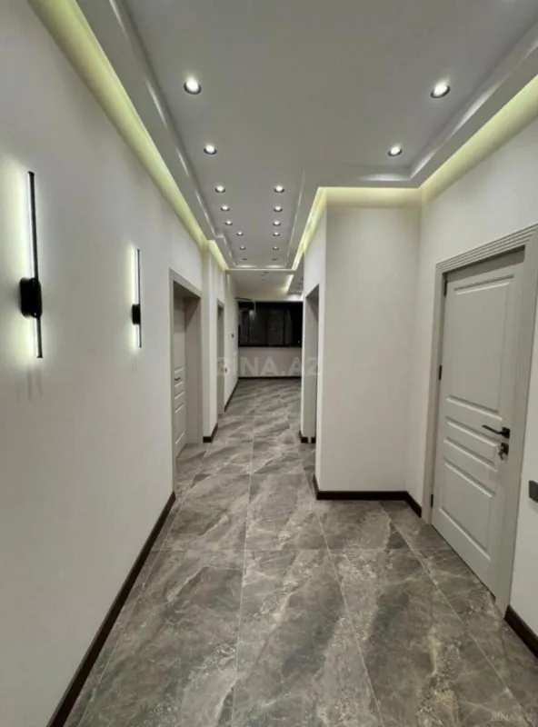 Satılır 3 otaqlı mənzil 135 m²