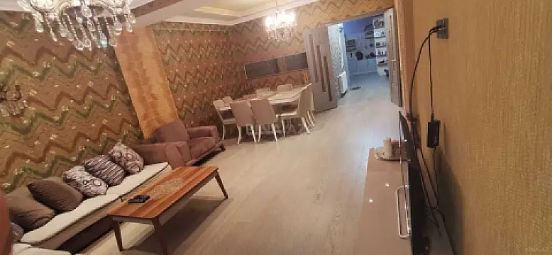 Satılır 4 otaqlı mənzil 170 m²