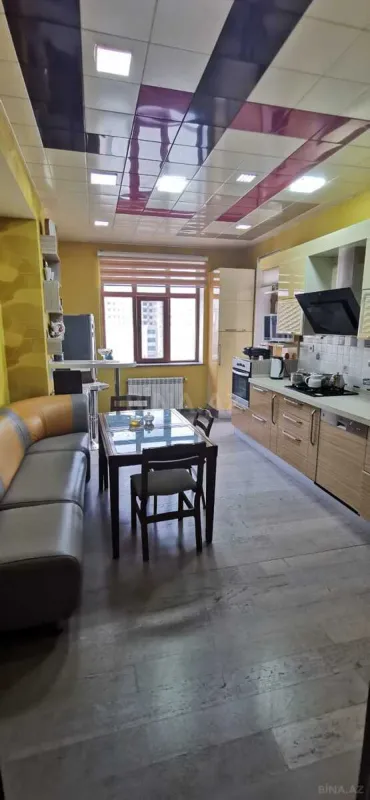 Satılır 4 otaqlı mənzil 170 m²