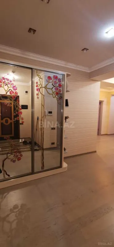 Satılır 4 otaqlı mənzil 170 m²