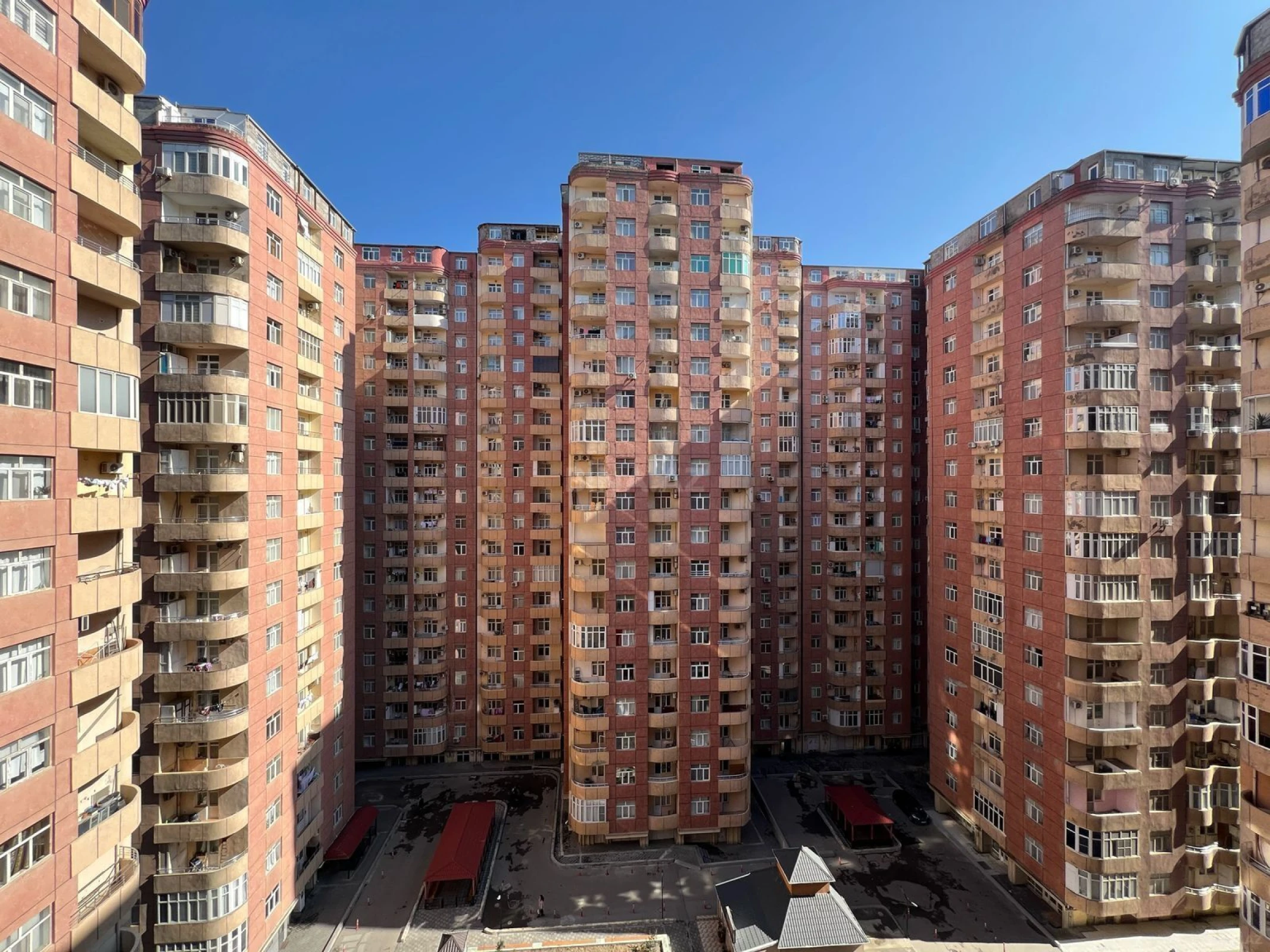 Satılır 2 otaqlı mənzil 47 m²