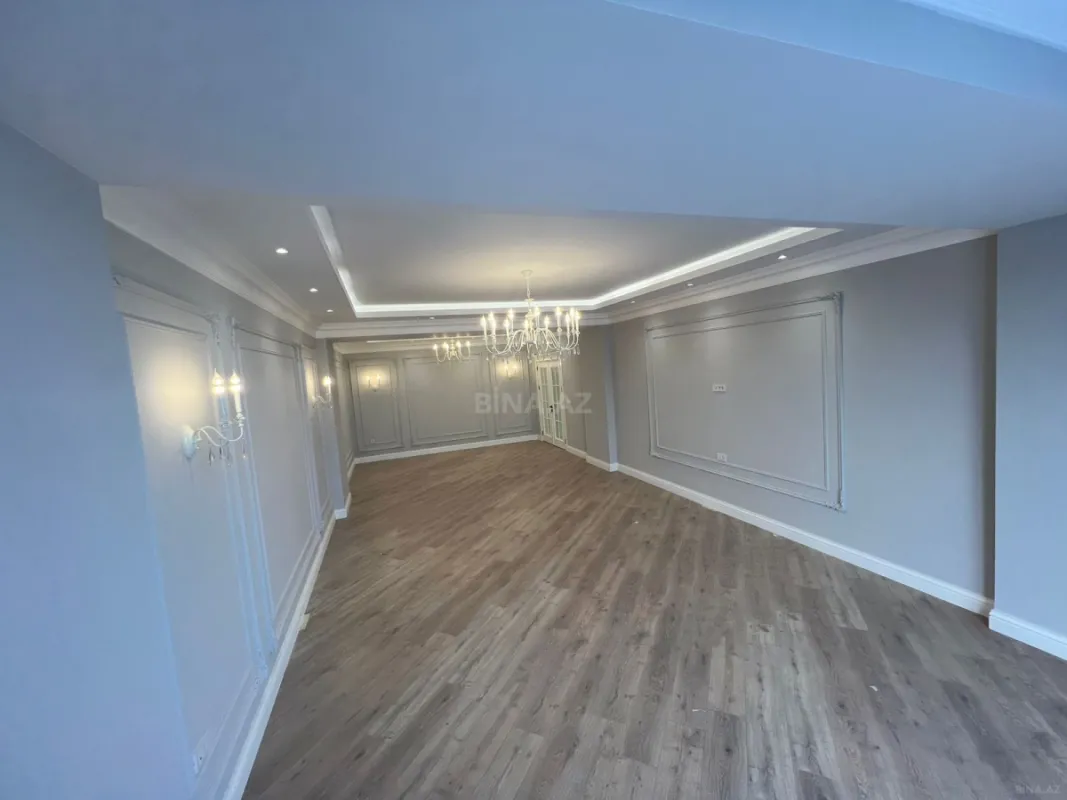 Satılır 4 otaqlı mənzil 275 m²