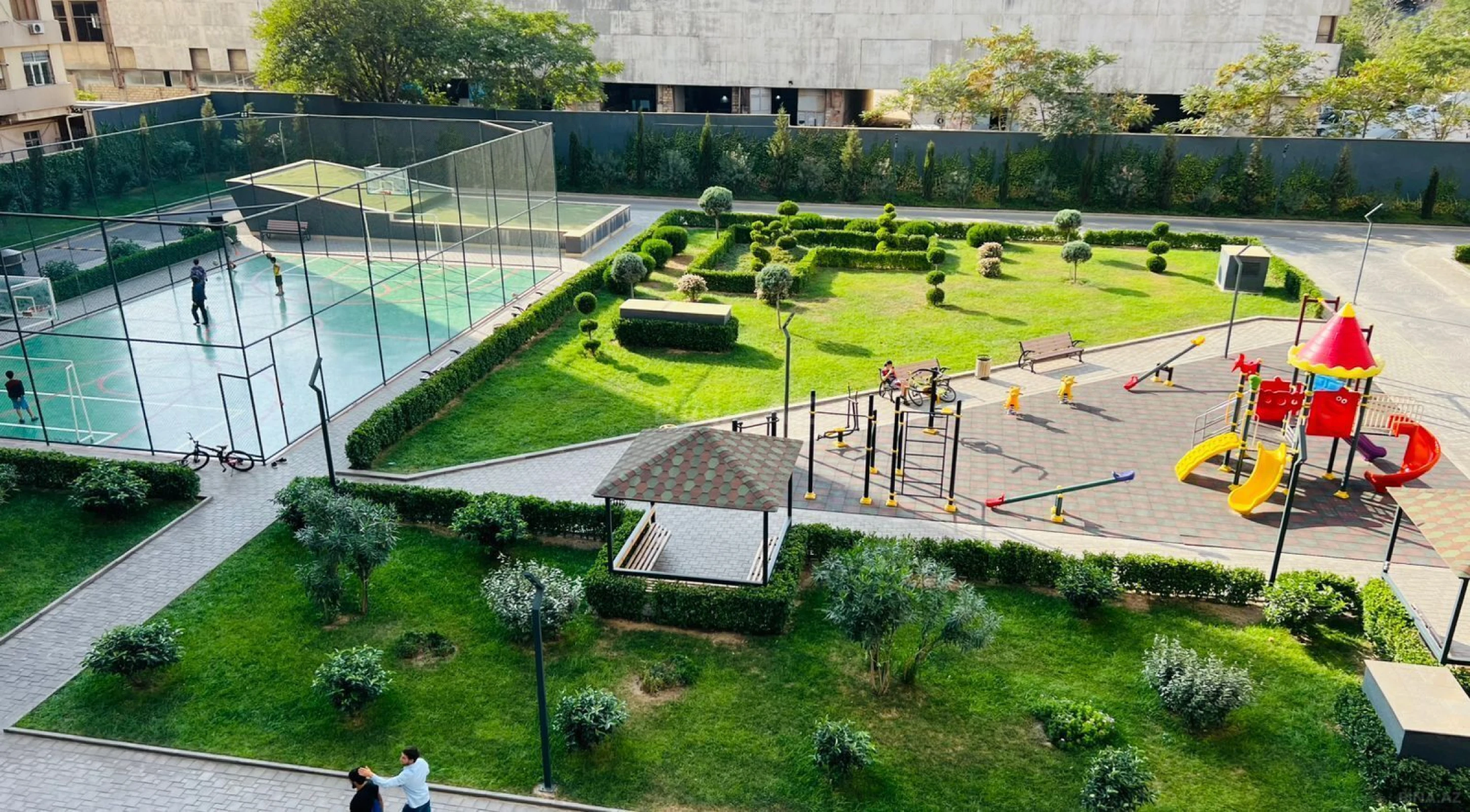 Satılır 4 otaqlı mənzil 275 m²