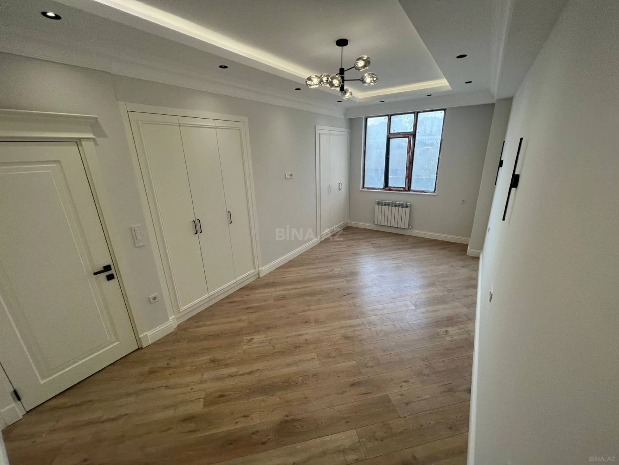 Satılır 4 otaqlı mənzil 275 m²