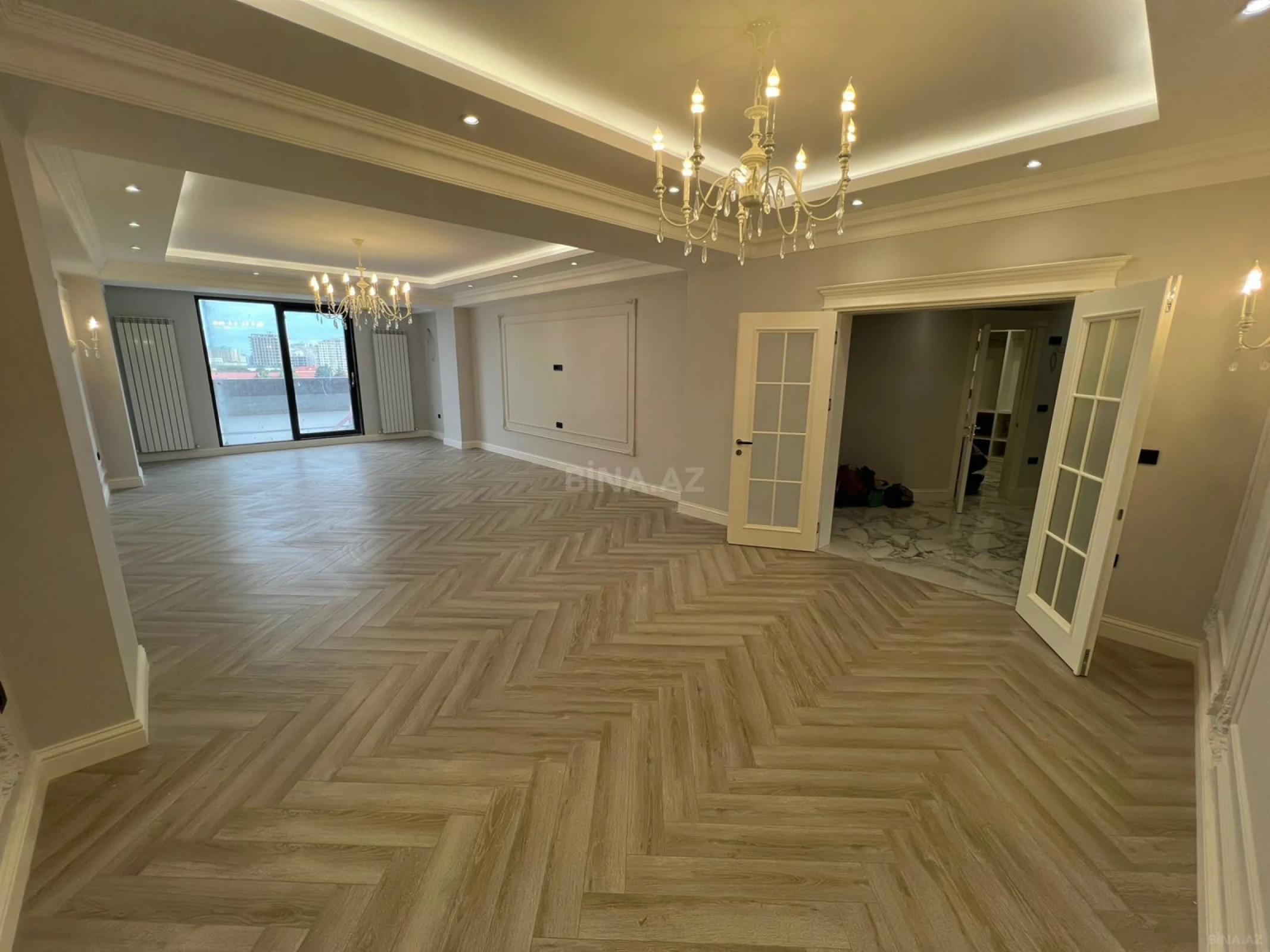 Satılır 4 otaqlı mənzil 275 m²