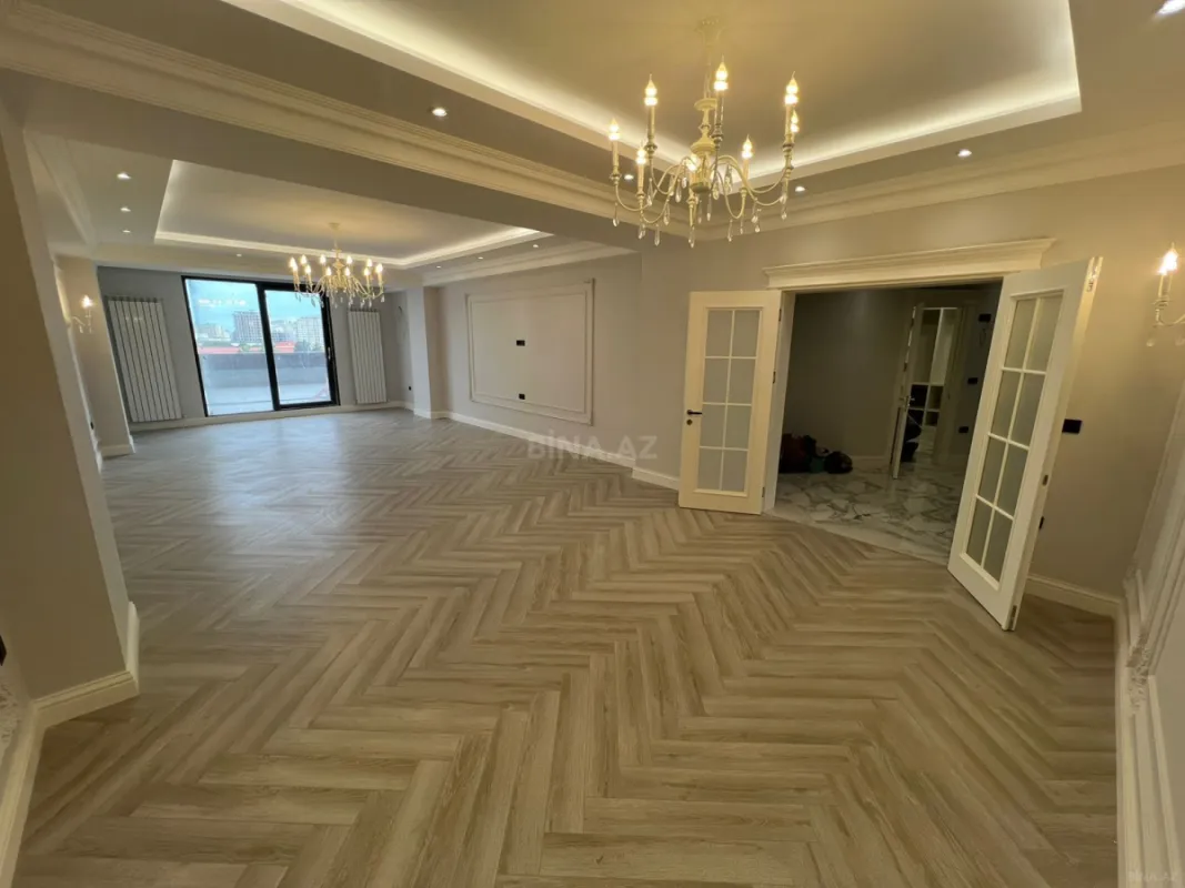 Satılır 4 otaqlı mənzil 275 m²