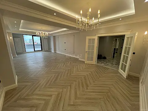 Satılır 4 otaqlı mənzil 275 m²