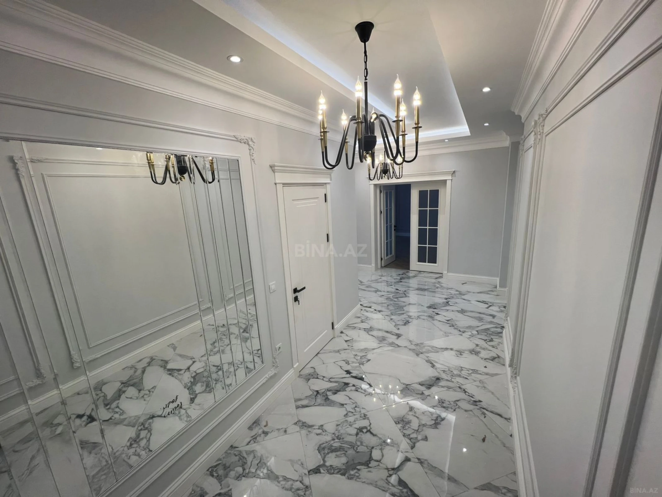 Satılır 4 otaqlı mənzil 275 m²