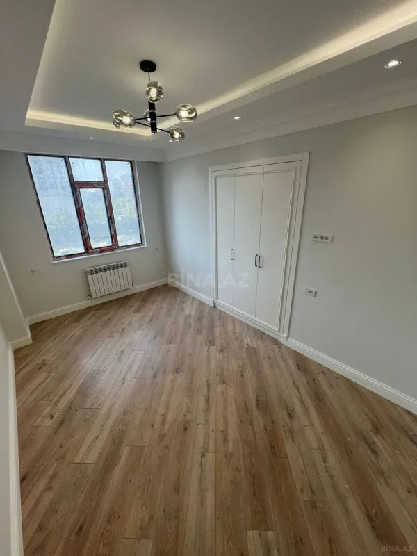 Satılır 4 otaqlı mənzil 275 m²