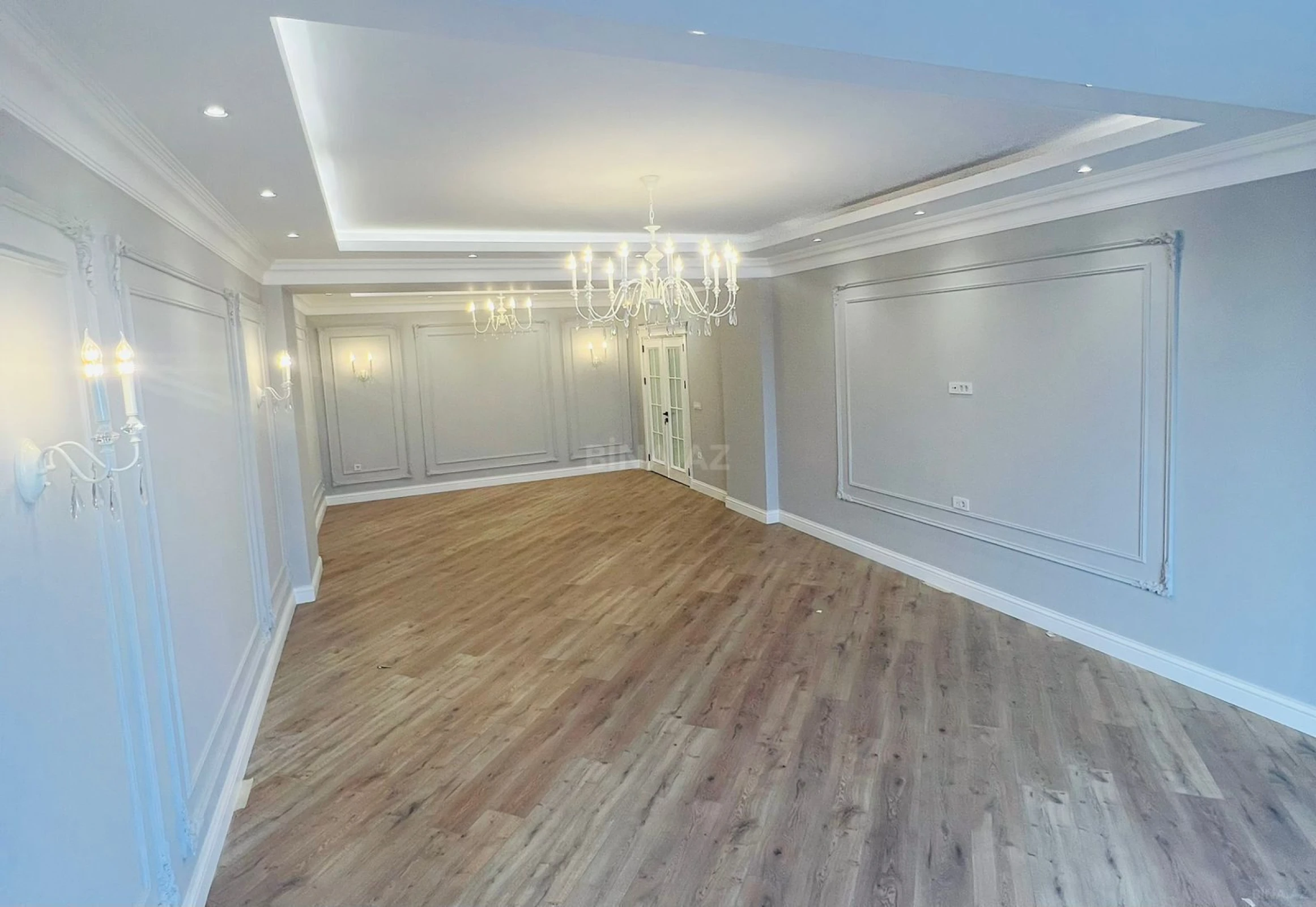 Satılır 4 otaqlı mənzil 275 m²