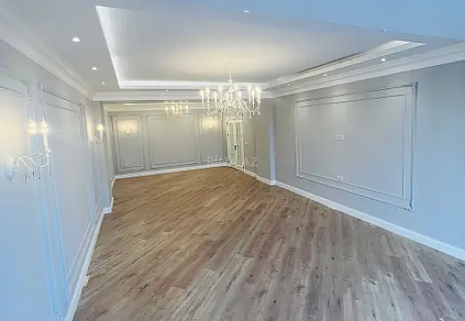 Satılır 4 otaqlı mənzil 275 m²
