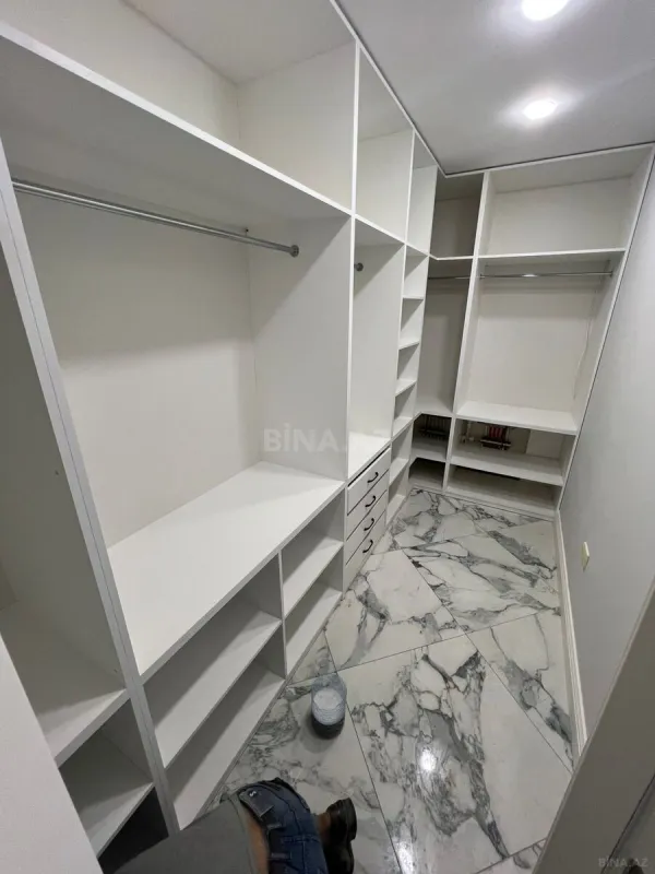 Satılır 4 otaqlı mənzil 275 m²