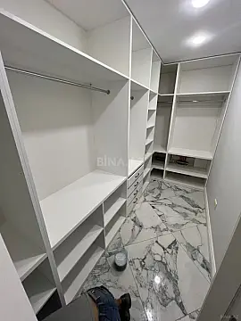 Satılır 4 otaqlı mənzil 275 m²