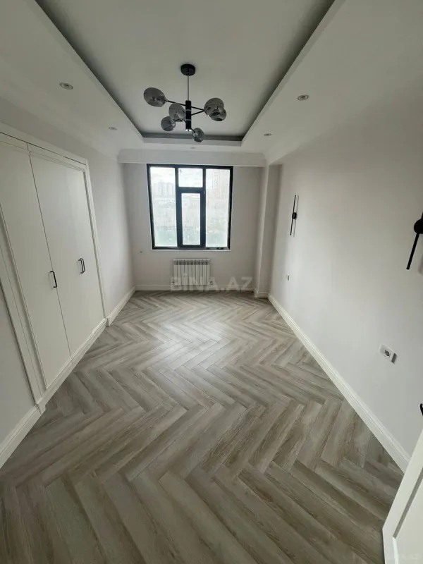 Satılır 4 otaqlı mənzil 275 m²