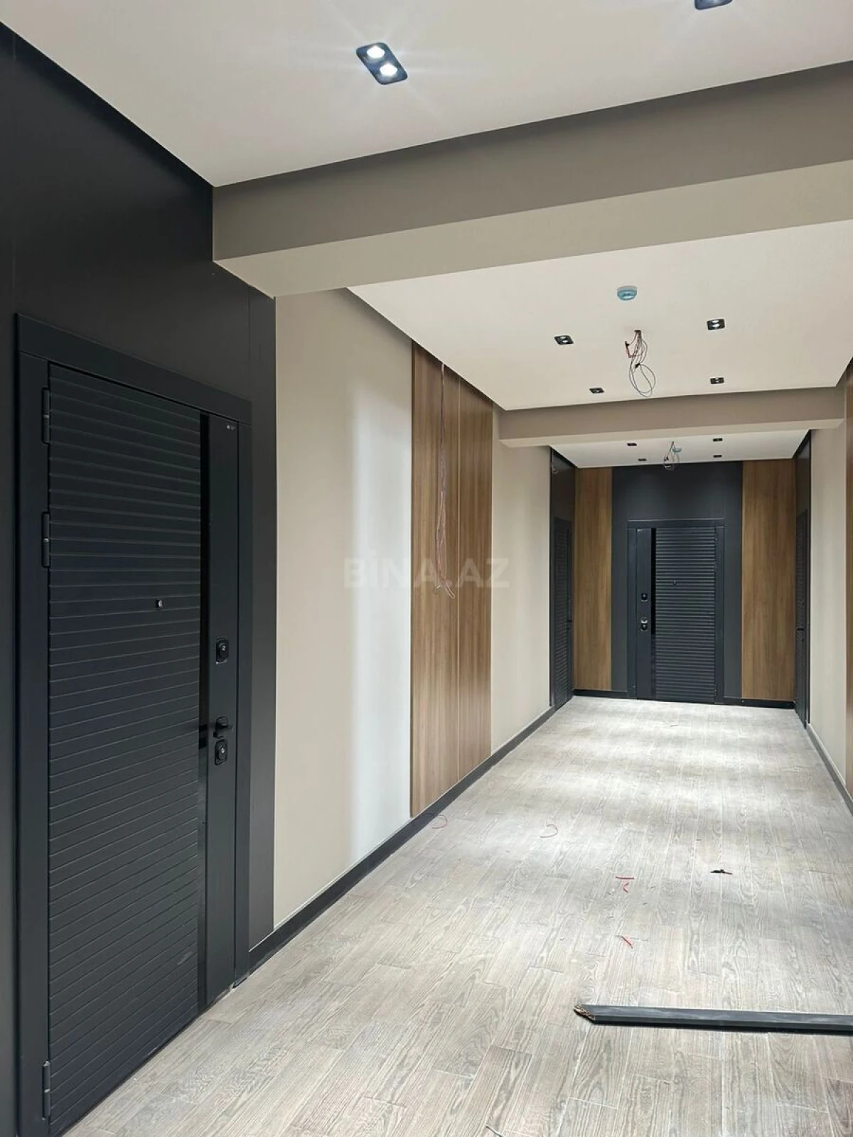 Satılır 2 otaqlı mənzil 77 m²