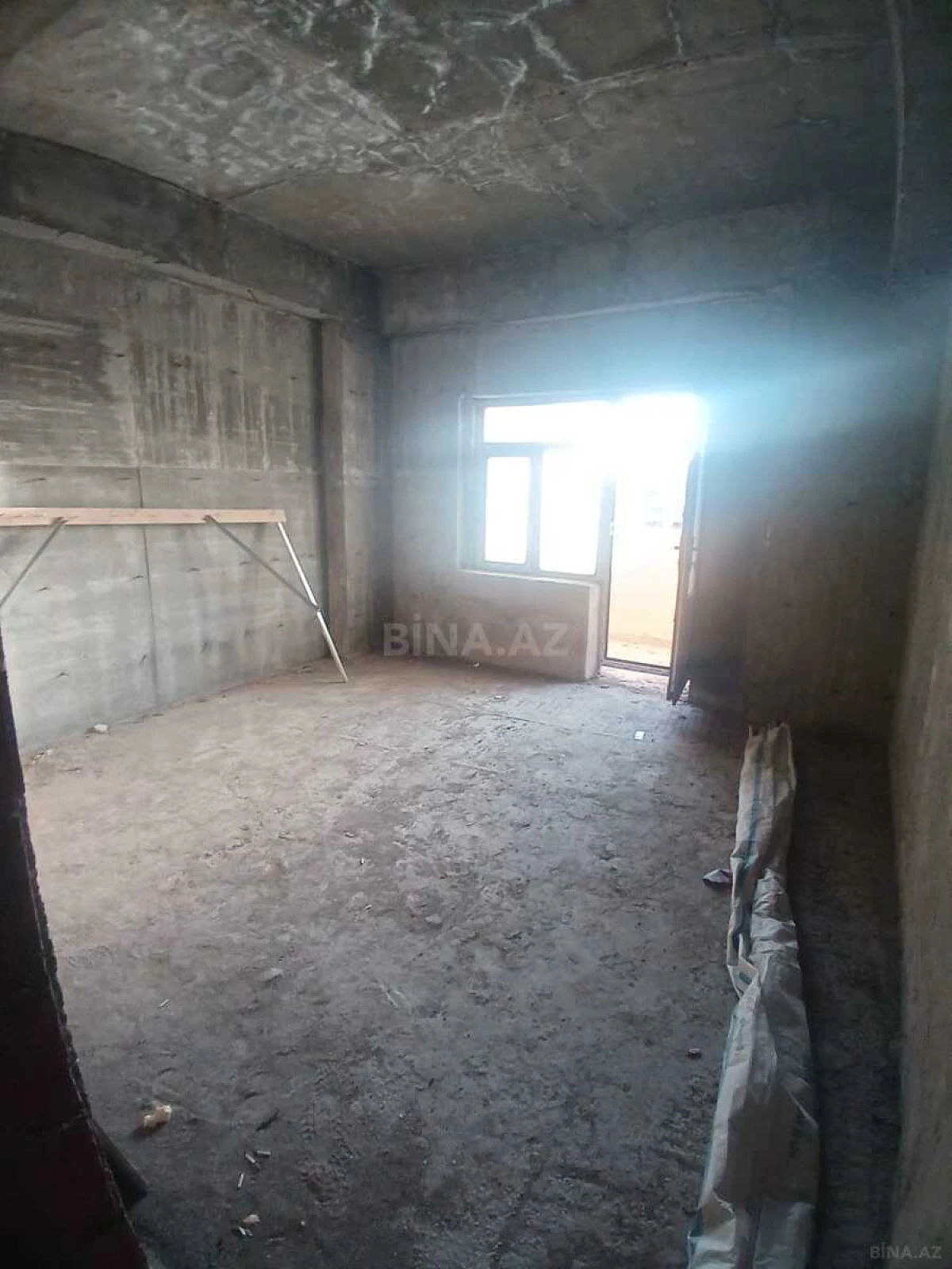 Satılır 2 otaqlı mənzil 112 m²