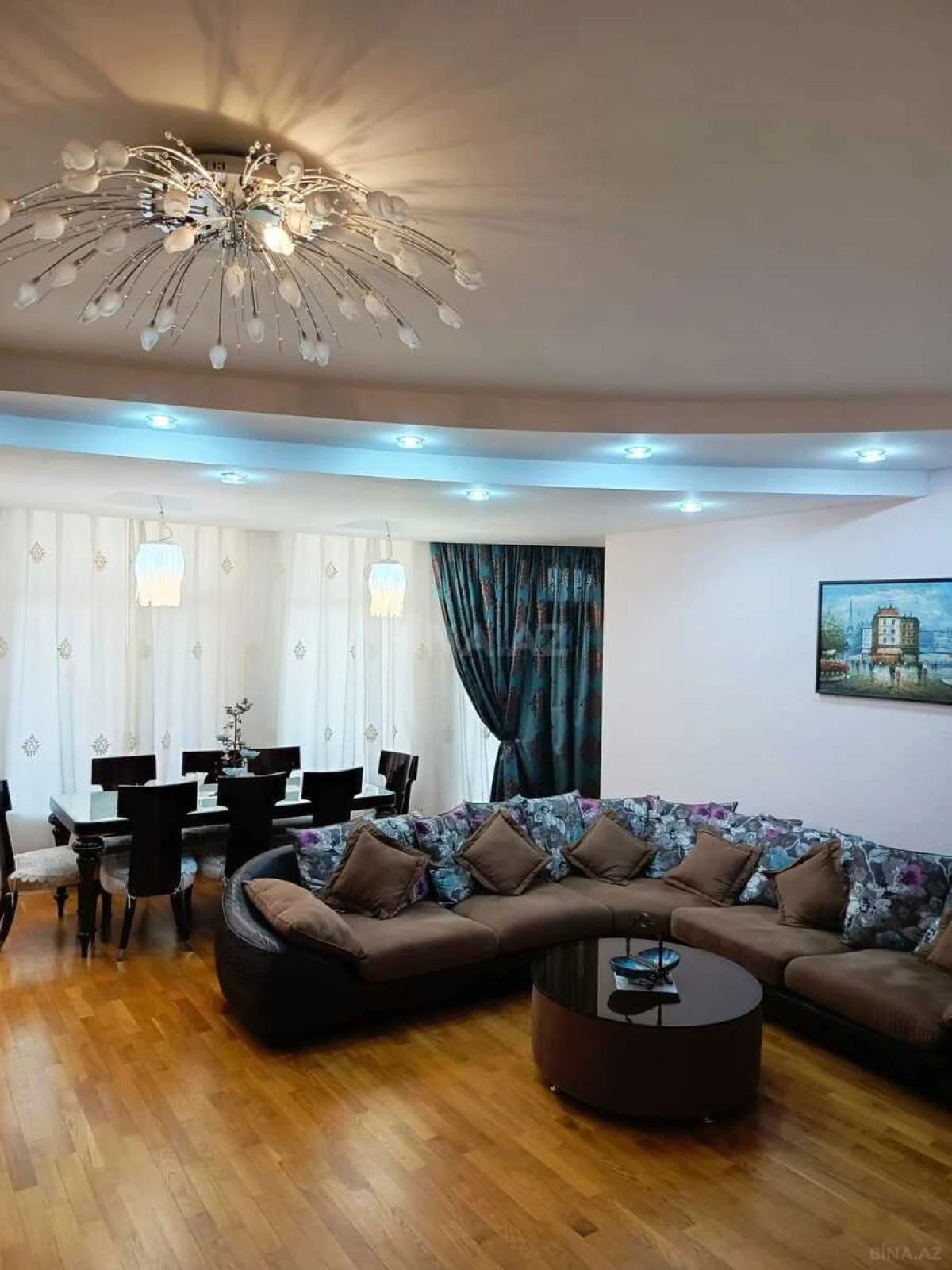 Satılır 4 otaqlı mənzil 180 m²