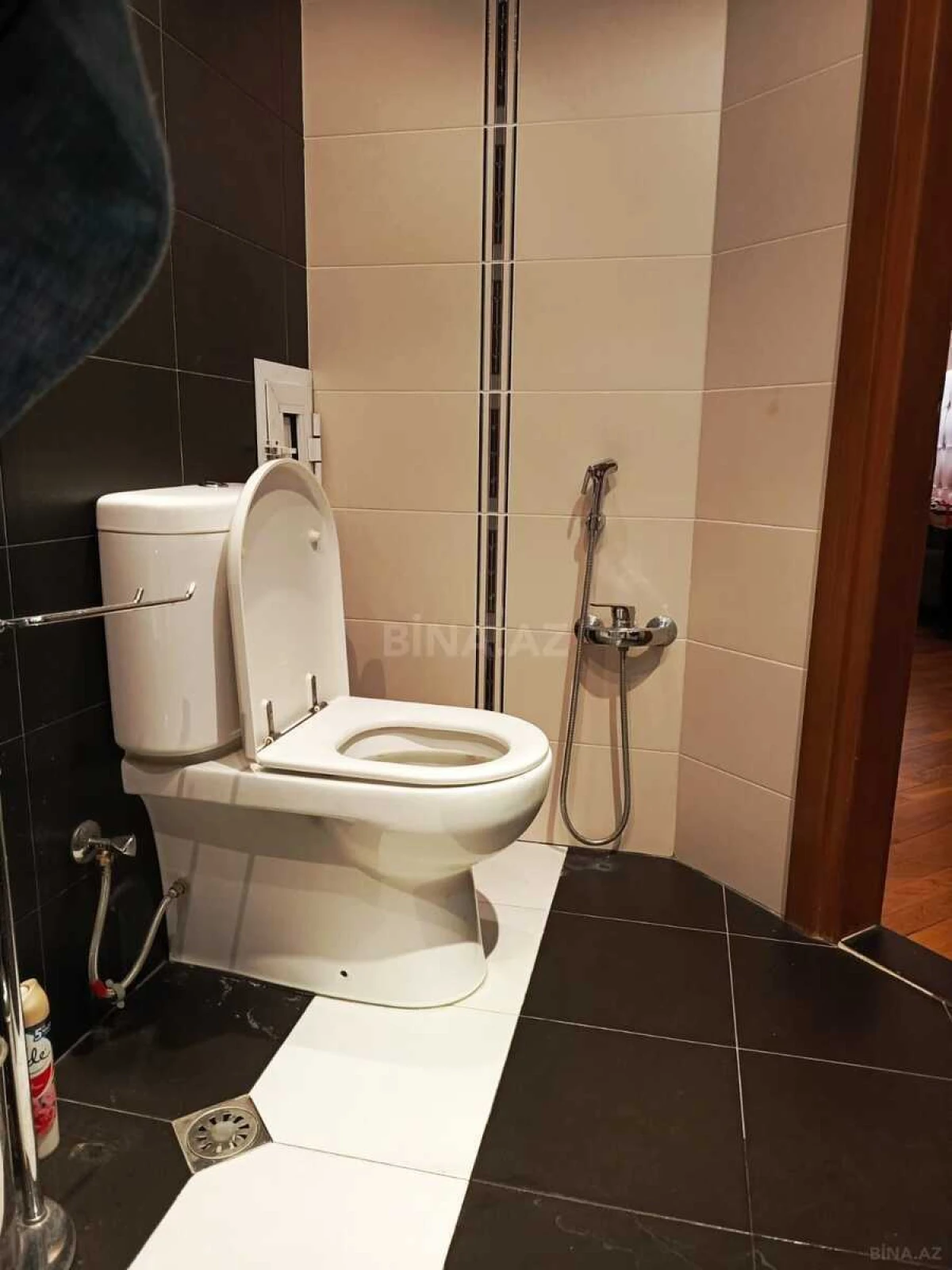 Satılır 4 otaqlı mənzil 180 m²