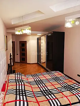 Satılır 4 otaqlı mənzil 180 m²
