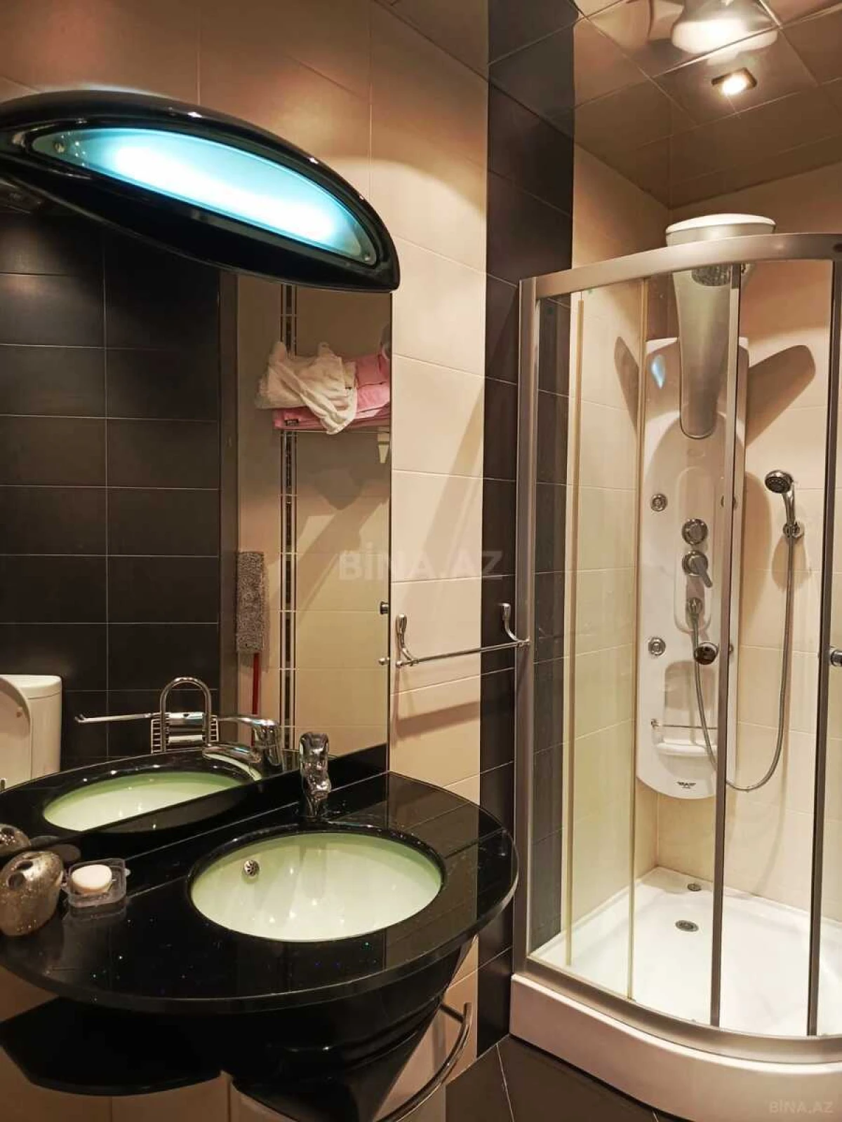 Satılır 4 otaqlı mənzil 180 m²