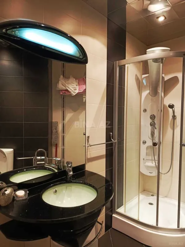 Satılır 4 otaqlı mənzil 180 m²